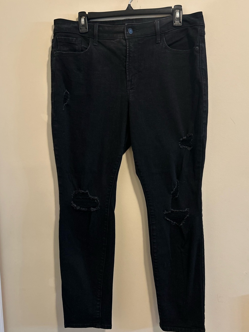 Old Navy Black Skinny Jeans with Distressed Knees‎